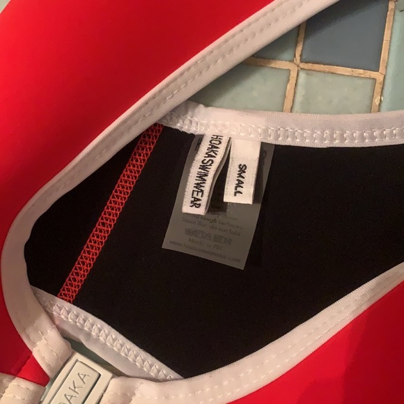 Red hoaka swimsuit - Picture 3 of 3